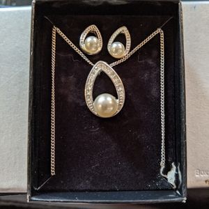 Faux Pearl Silver plated Necklace an Earrings